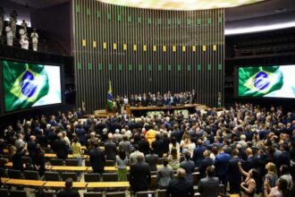 Anistia deputado de sigla da base de Lula pede para.jpg