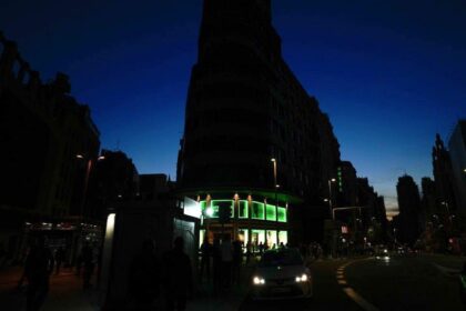 apagao-na-europa-energia-eletrica-da-espanha-e-de-portugal-e-restabelecida-ruas-da-espanha-durante-o-apagao-reproducao-rt-com-tvt-news