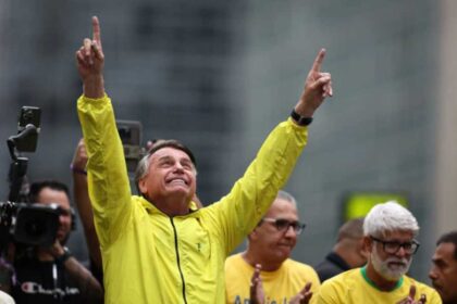Apos 11 horas termina com sucesso cirurgia de Bolsonaro.jpg