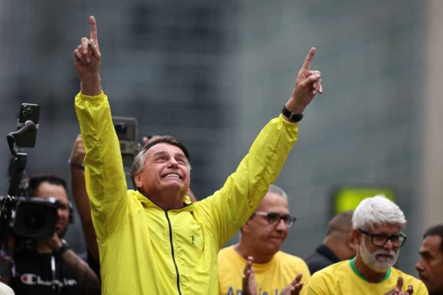 Apos 11 horas termina com sucesso cirurgia de Bolsonaro.jpg