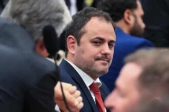 Apos acordo com Hugo Motta Glauber Braga deve encerrar greve.jpg