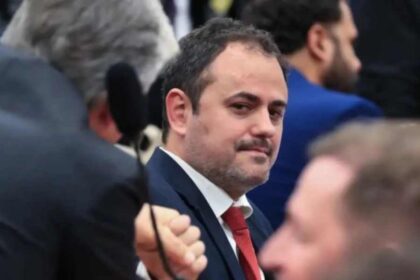 Apos acordo com Hugo Motta Glauber Braga deve encerrar greve.jpg