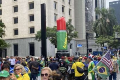 Batom vira simbolo de protesto pro anistia em ato com Bolsonaro.jpeg
