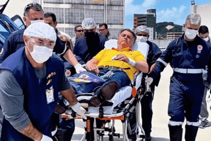 bolsonaro-internado-stf-publica-decisao-que-o-tornou-reu-por-golpe-imagem-mostra-bolsonaro-chegando-em-hospital-com-o-helicoptero-do-governo-estadual-foto-sesedrn-reproducao-tvt-news