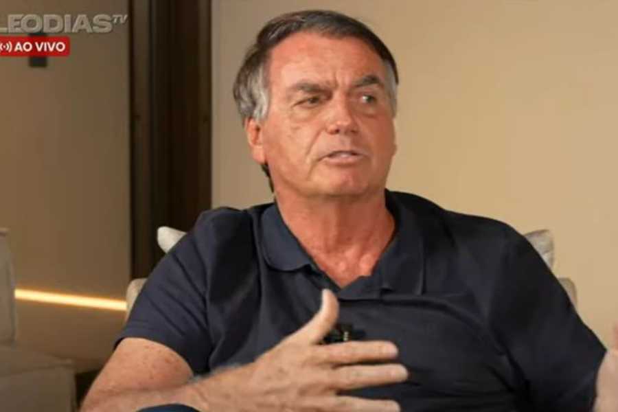 Bolsonaro ironiza Moraes por uso de voo da FAB.jpg