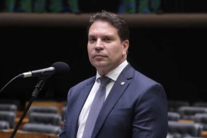 Camara adia votacao de processo para suspender acao do STF.jpg