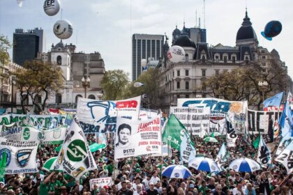 centrais-sindicais-argentinas-preparam-greve-geral-de-24-horas--trabalhadores-acusam-o-governo-de-favorecer-a-desigualdade--foto-carlos-sainz-ochoa-emergentes-tvt-news