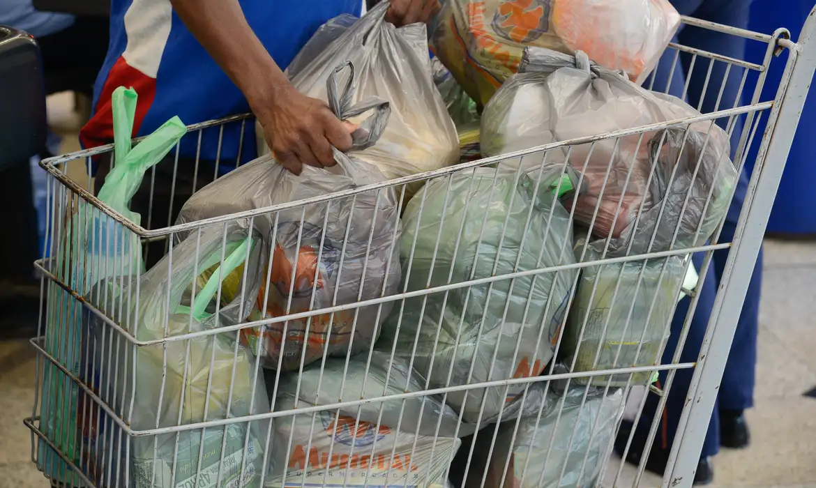 preco-de-cesta-basica-cresce-em-14-de-17-capitais