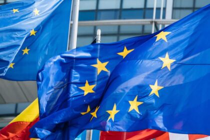 China reage a tarifaco dos EUA e convoca reuniao urgente.jpg
