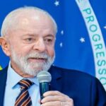 Com 20 pessoas comitiva de Lula embarca para o funeral.jpg