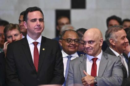 Com presenca de Moraes Pacheco lanca livro sobre o Codigo.jpg
