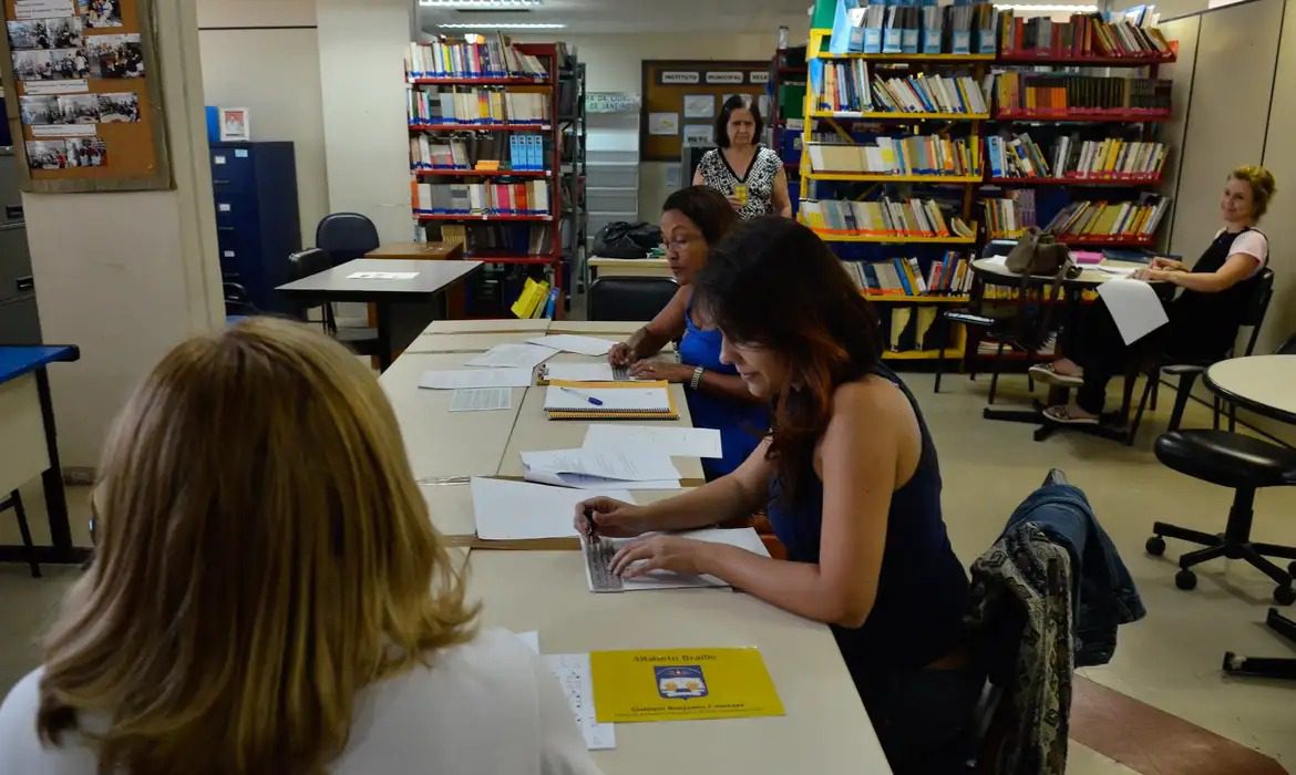 curso-gratuito-para-quem-nao-tem-ensino-basico-investimento-de-r-200-milhoes-oferece-25-mil-vagas-gratuitas-na-modalidade-de-educacao-de-jovens-e-adultos-eja-foto-tomaz-silva-agência-brasil