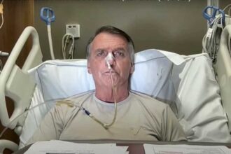 Da UTI Bolsonaro participa de live com filhos e Piquet.jpg