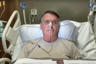 Da UTI Bolsonaro quebra o silencio e fala sobre denuncia.jpg