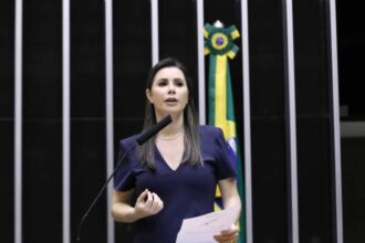 Deputada reage a fraude no INSS e cobra explicacoes do.jpg