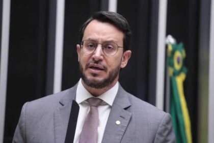 Deputado muda de ideia e pede para assinar texto da.jpg