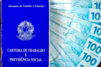 Trabalha com carteira assinada? Então você tem direito ao FGTS