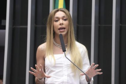 erika-hilton-embaixada-dos-eua-reafirma-transfobia-deputada-federal-erika-hilton-havia-sido-convidada-para-palestrar-no-brazil-conference-at-harvard-mit-2025-foto-bruno-spada-camara-dos-deputados-tvt-news