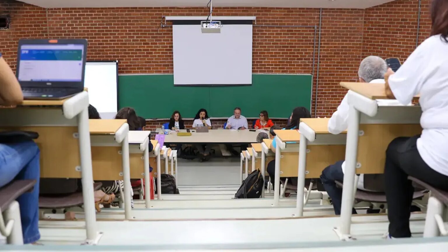 enade-2023-universidades-publicas-tem-60-das-notas-mais-altas-do-exame-foram-avaliados-pelo-enade-9812-cursos-de-mais-de-mil-instituicoes-fabio-rodrigues-pozzebom-agencia-brasil