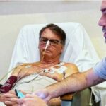Equipe medica retira drenos do abdomen de Bolsonaro.jpg