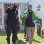 Filha de Eustaquio dribla PF e esconde o celular no.jpg