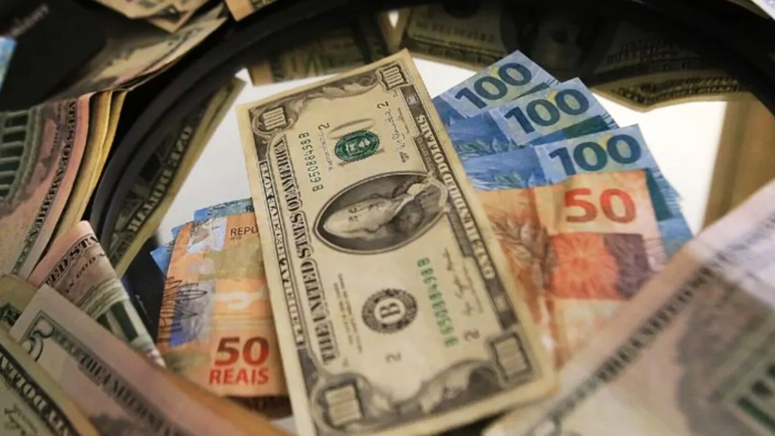 google-reexibe-conversor-de-real-para-dolar-e-outras-moedas-apos-quatro-meses-painel-do-conversor-do-real-para-outras-moedas-voltou-a-ser-reexibido-apos-erros-da-google-em-dezembro-fernanda-carvalho-fotos-publicas-tvt-news