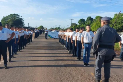 modelo-civico-militar-polemico-e-recebe-muitas-criticas-foto-escola-lima-neto-facebook-tvt-news