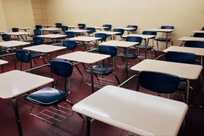 Governo pagou 50 a mais por carteiras escolares diz site.jpg