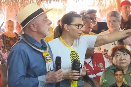 Janja interrompe indigenas e exige silencio para fala de Lula.jpg