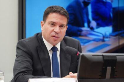 Lider do PT questiona STF sobre recurso que pode livrar.jpg