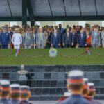 Lula cumprimenta Mourao em celebracao do Dia do Exercito.jpg