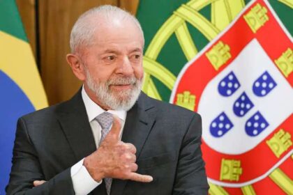 Lula da calote em todos os carteiros do Brasil revolta.jpg