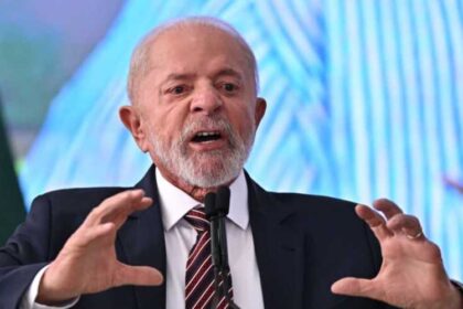Lula sobre EUA Brasil nao bate continencia para outra bandeira.jpg