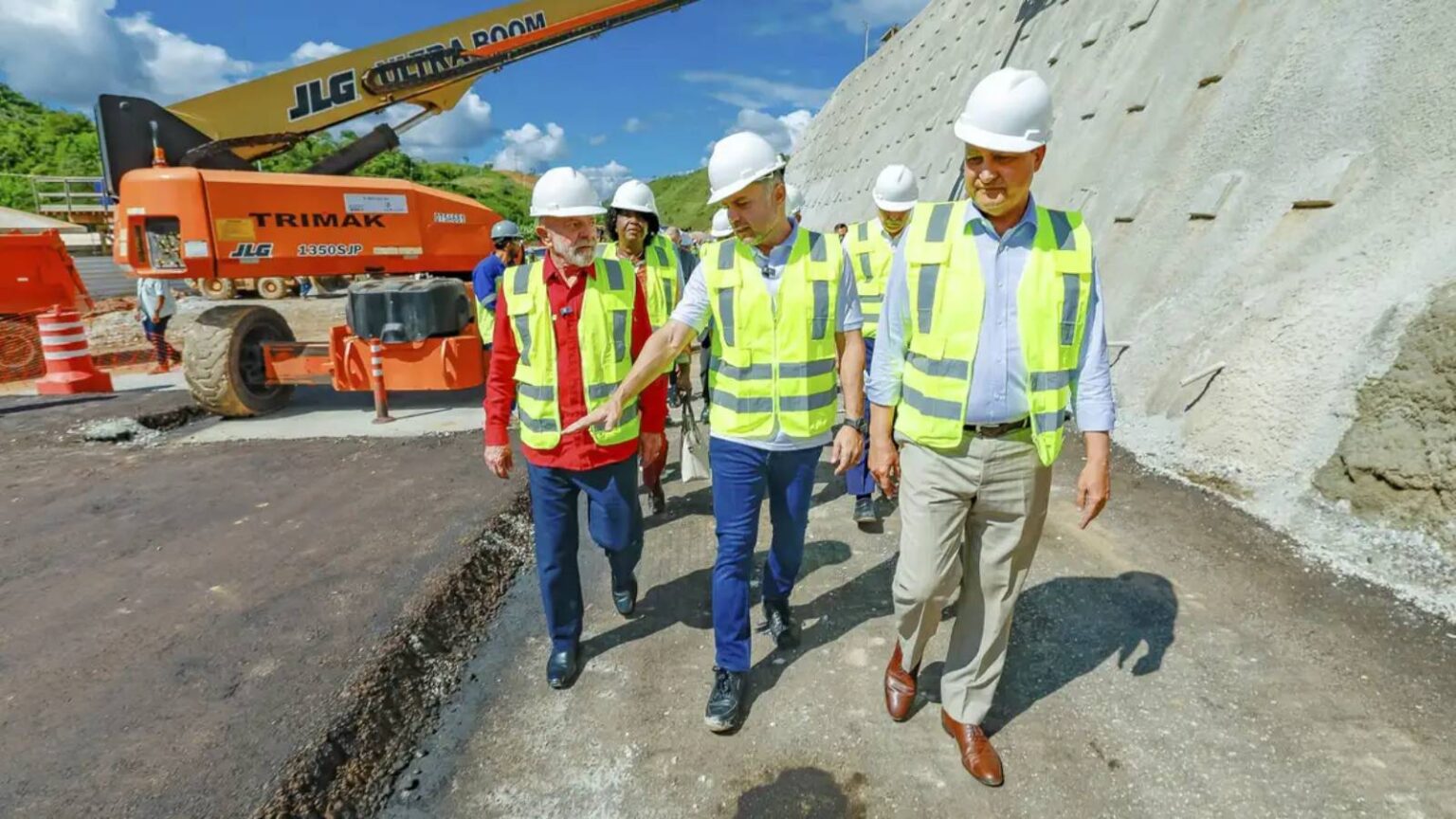 Lula visita trecho da Via Dutra que tem 25 das.jpg