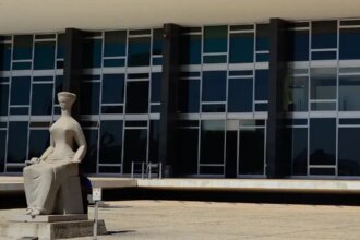 maioria-do-stf-mantem-indenizacao-de-eduardo-bolsonaro-a-jornalista-o-julgamento-deve-terminar-nesta-sexta-feira-11-e-possivel-que-algum-ministro-peca-mais-tempo-de-analise-foto-marcello-casal-jr-agencia-brasil