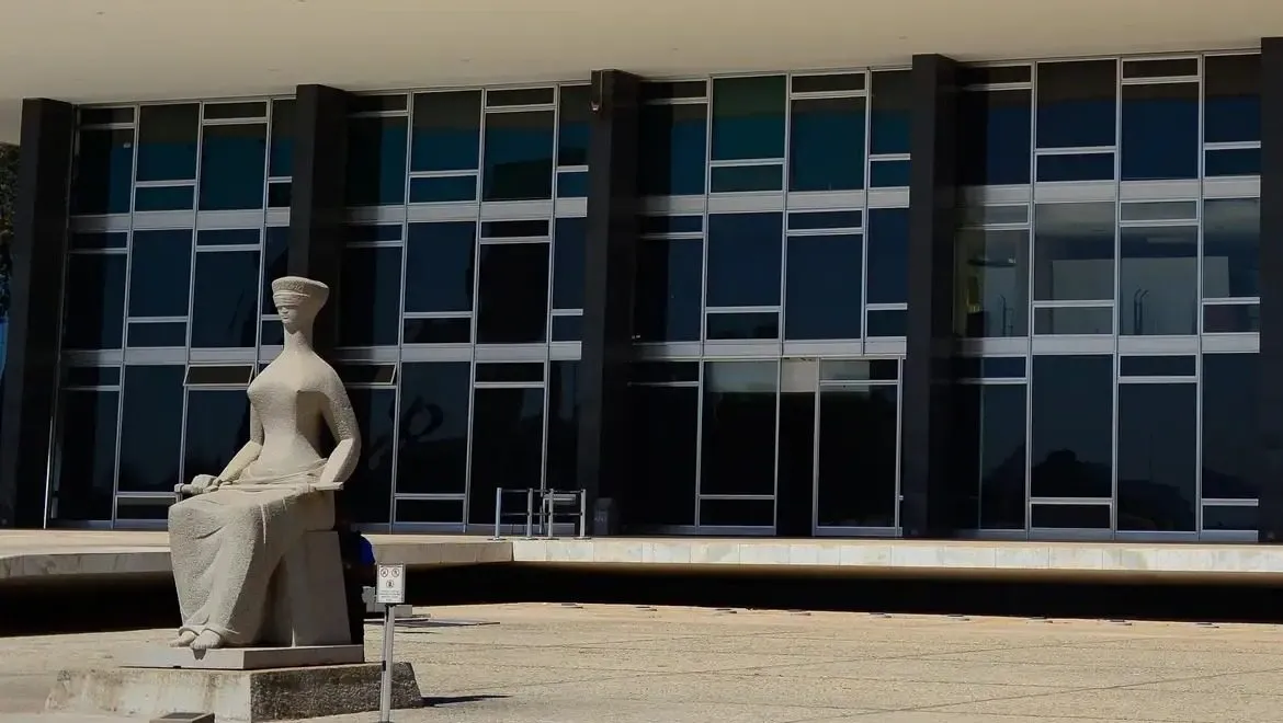 maioria-do-stf-mantem-indenizacao-de-eduardo-bolsonaro-a-jornalista-o-julgamento-deve-terminar-nesta-sexta-feira-11-e-possivel-que-algum-ministro-peca-mais-tempo-de-analise-foto-marcello-casal-jr-agencia-brasil