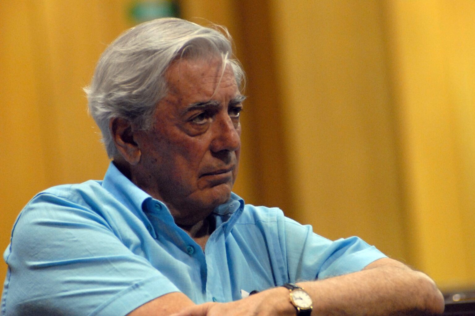 morre-mario-vargas-llosa-nobel-de-literatura-aos-89-anos-mario-vargas-llosa-teve-suas-obras-traduzidas-para-30-idiomas-foto-pontificia-universidad-catolica-de-chile-wikimedia-commons