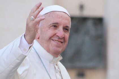 papa-francisco-papa-francisco-na-praca-sao-pedro-foto-vatican-news-tvt-news