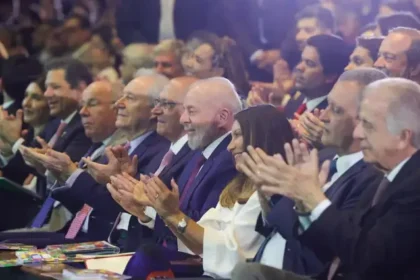 lula-evento-brasil-volta-por-cima-presidente-luiz-inacio-lula-da-silva-acompanhado-da-primeira-dama-janja-lula-da-silva-e-de-seus-ministros-participa-do-evento-brasil-dando-a-volta-por-cima-foto-fabio-rodrigues-pozzebom-agencia-brasil