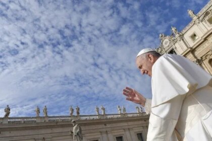 papa-francisco-pede-lapide-simples-em-testamento-testamento-do-papa-francisco-pede-tumulo-simples-e-apenas-com-a-inscricao-franciscus-foto-vatican-news-tvt-news