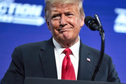 Política Tarifária de Trump: De Loucura a Estratégia para Frear a China