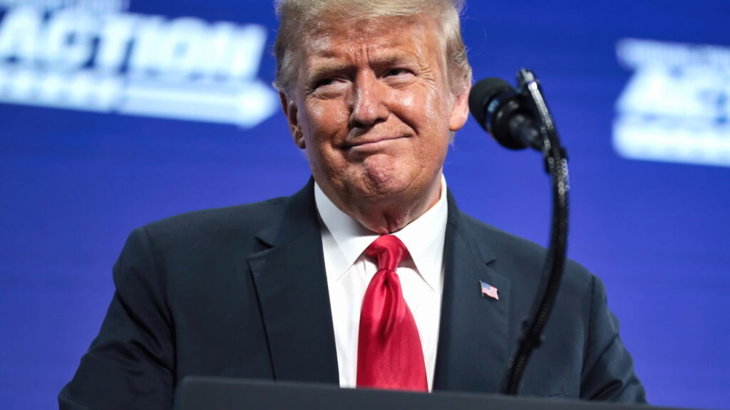 Política Tarifária de Trump: De Loucura a Estratégia para Frear a China