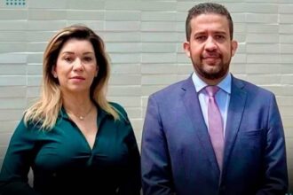 Prefeita acusa Janones de chantagea la com foto intima e vai.jpg