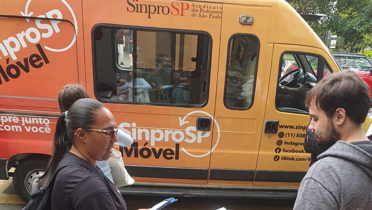 professores-do-ensino-superior-declaram-estado-de-greve-professores-do-ensino-superior-votaram-pelo-estado-de-greve-sinprosp-faz-panfletagem-em-frente-as-instituicoes-foto-sinprosp-tvt-news