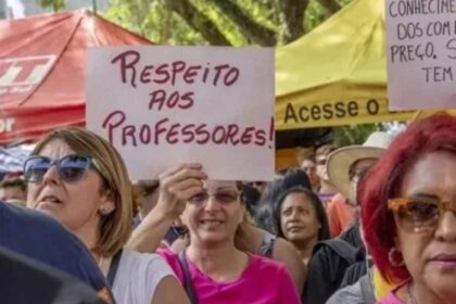 Professores municipais de SP antecipam greve para esta quarta feira 16.jpg
