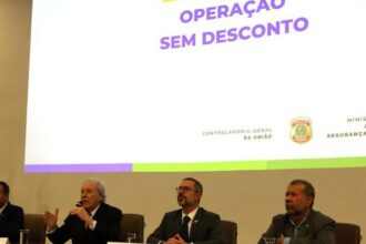 O - ministro - Ricardo - Lewandowski - (Justiça - e - Segurança - Pública) - durante - coletiva - para - explicar - a - operação:-aposentados- cerca - de - 700 - policiais - federais - e - 80 - servidores - da - CGU - cumprem - 211 - mandados - de - busca - e - apreensão. - Foto: - Antonio - Cruz/Agência - Brasil-tvt-news