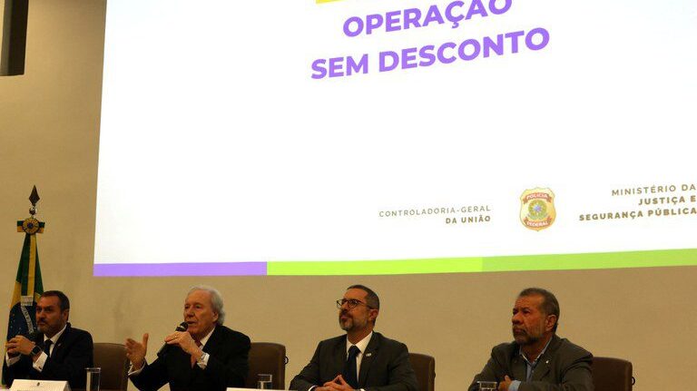 O - ministro - Ricardo - Lewandowski - (Justiça - e - Segurança - Pública) - durante - coletiva - para - explicar - a - operação:-aposentados- cerca - de - 700 - policiais - federais - e - 80 - servidores - da - CGU - cumprem - 211 - mandados - de - busca - e - apreensão. - Foto: - Antonio - Cruz/Agência - Brasil-tvt-news
