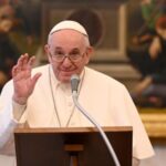 quando-vai-comecar-o-conclave-entenda-a-tradicao-papa-francisco-foi-eleito-apos-dois-dias-de-conclave-em-2013-foto-vatican-news-reproducao