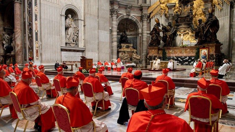 quem-entra-papa-sai-cardeal-os-candidatos-ao-cargo-e-a-escolha-do-novo-papa-cardeais-se-encontrarao-para-definir-o-novo-papa-da-igreja-catolica-reproducao-vatican-news-tvt-news