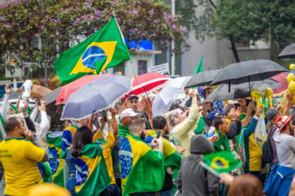 Quem se pronunciara na manifestacao pro anistia deste domingo.jpg
